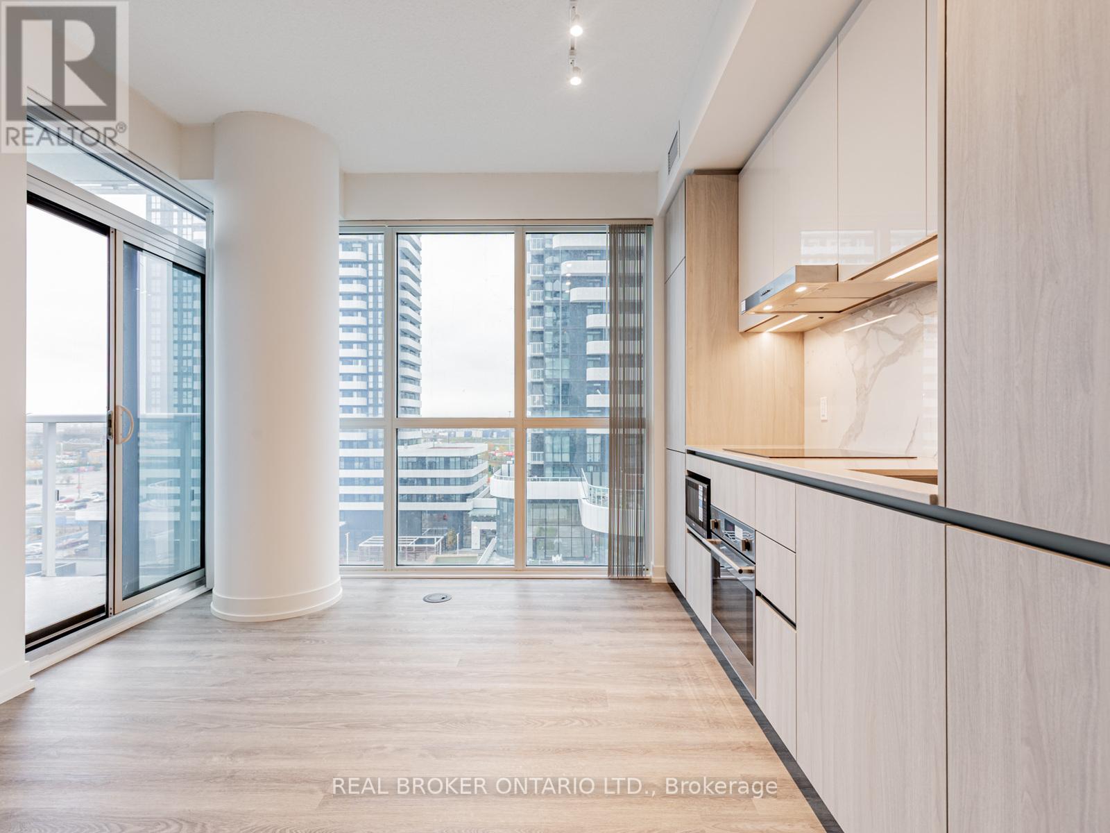 712 - 8 Interchange Way, Vaughan, Ontario  L4K 0R2 - Photo 2 - N12528064