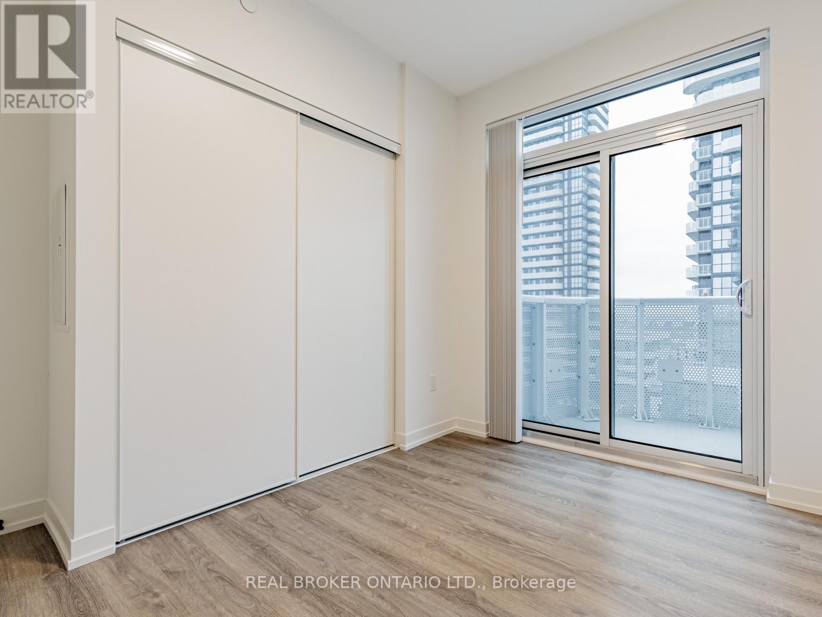 712 - 8 Interchange Way, Vaughan, Ontario  L4K 0R2 - Photo 6 - N12528064