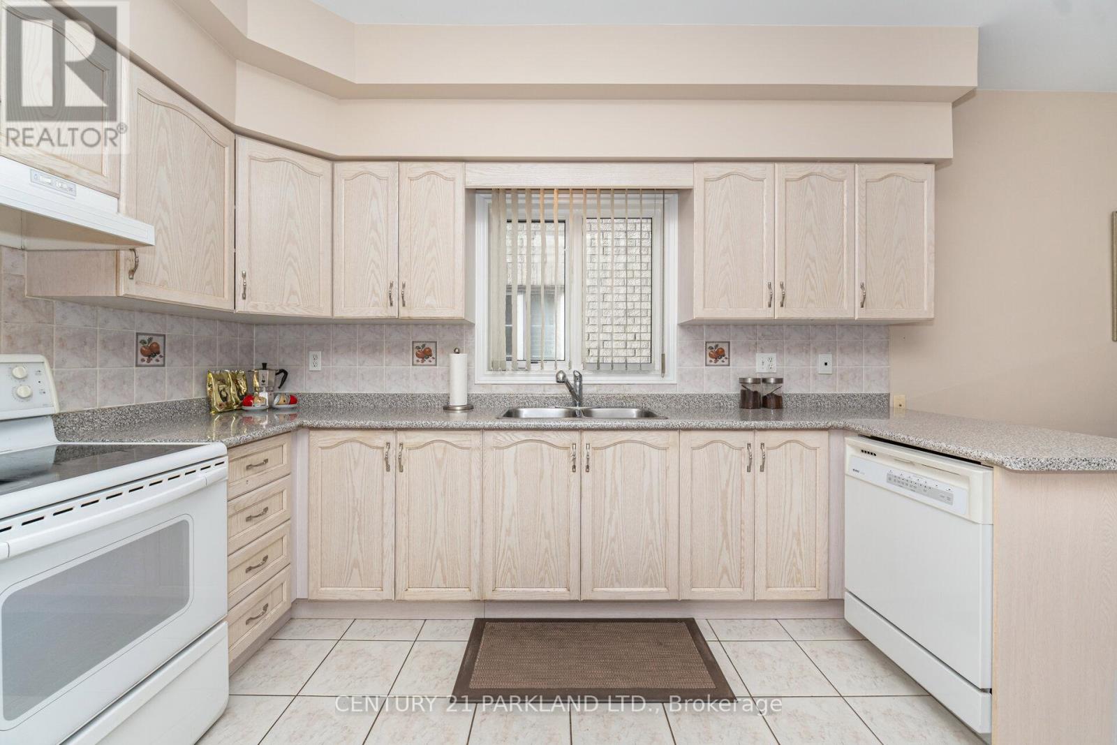 101 Cachet Hill Crescent, Vaughan, Ontario  L4H 1S6 - Photo 12 - N12528086