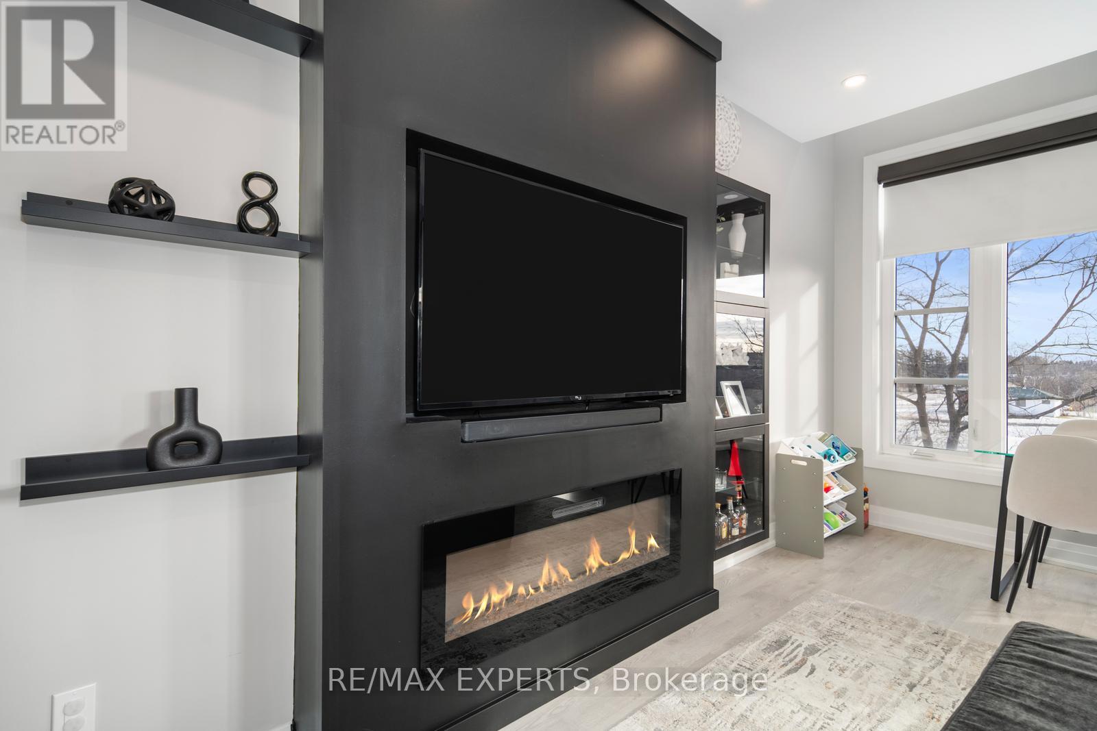 40 - 8167 Kipling Avenue, Vaughan, Ontario  L4L 0G4 - Photo 2 - N12528096