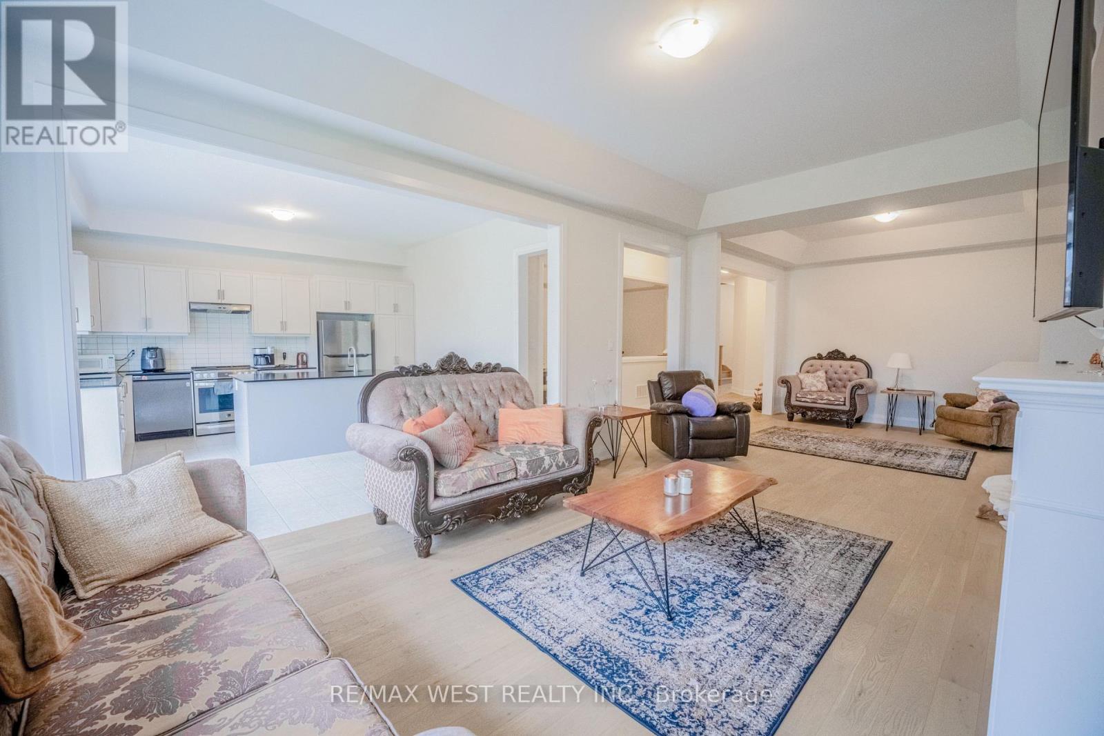 3 Speciosa Street, Richmond Hill, Ontario  L4E 2Y5 - Photo 10 - N12528134