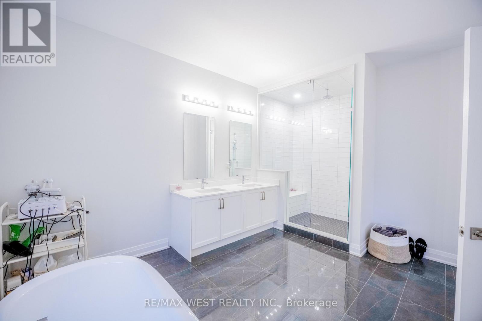 3 Speciosa Street, Richmond Hill, Ontario  L4E 2Y5 - Photo 31 - N12528134