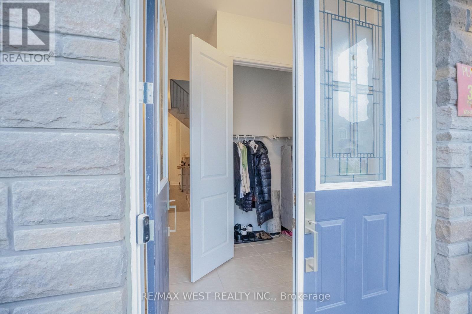 3 Speciosa Street, Richmond Hill, Ontario  L4E 2Y5 - Photo 4 - N12528134