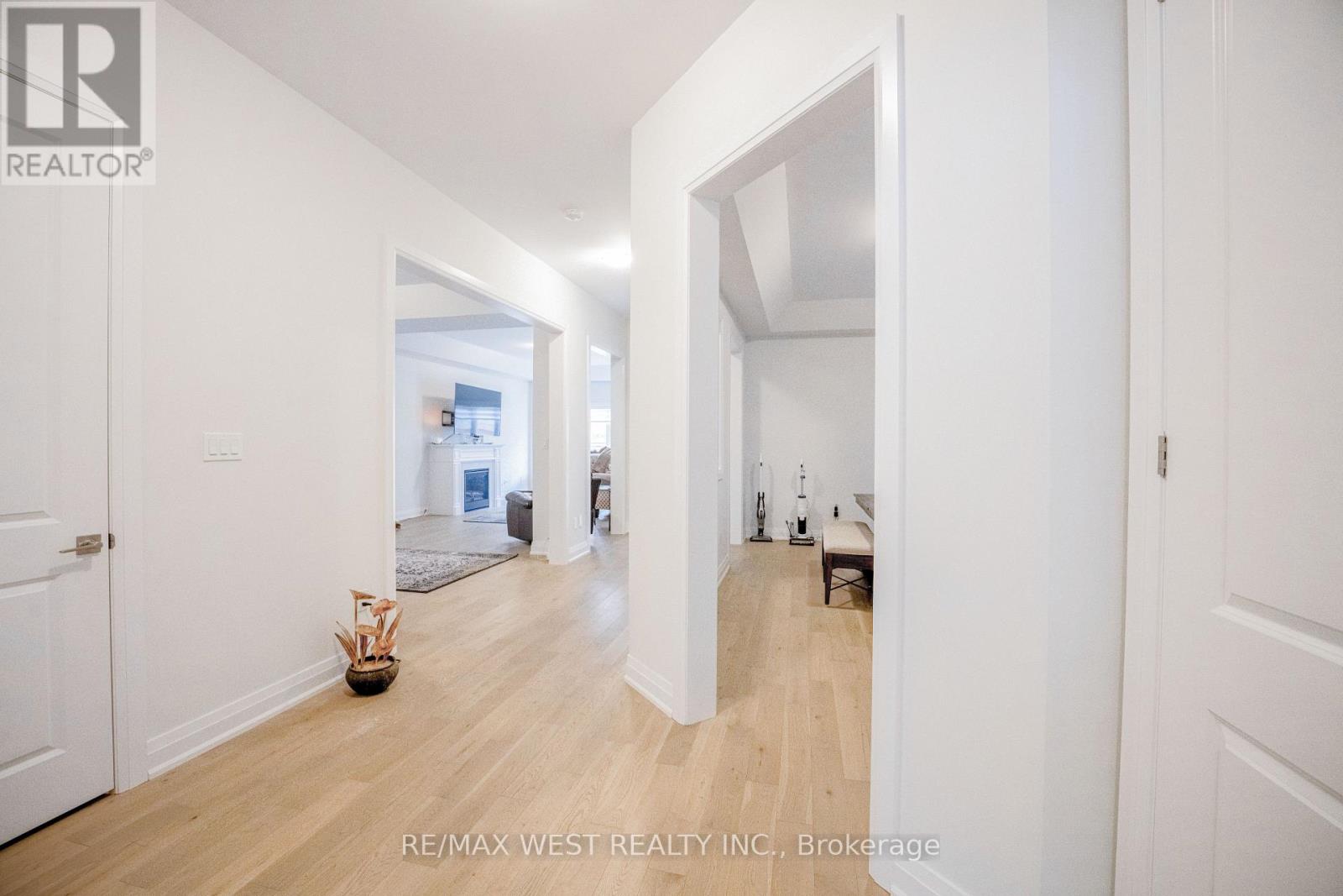 3 Speciosa Street, Richmond Hill, Ontario  L4E 2Y5 - Photo 5 - N12528134