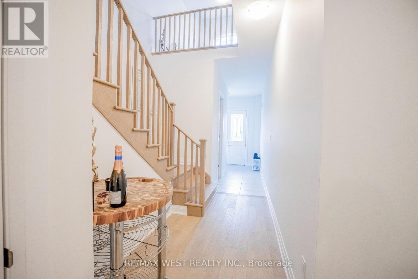 3 Speciosa Street, Richmond Hill, Ontario  L4E 2Y5 - Photo 6 - N12528134