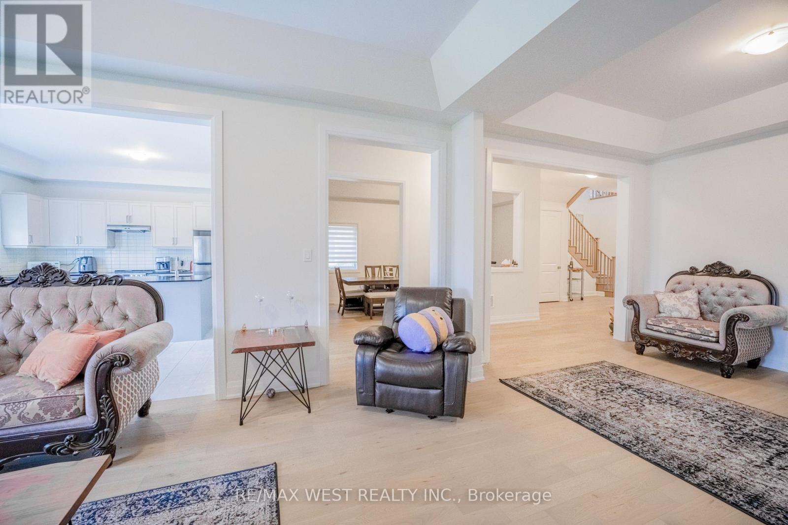 3 Speciosa Street, Richmond Hill, Ontario  L4E 2Y5 - Photo 9 - N12528134