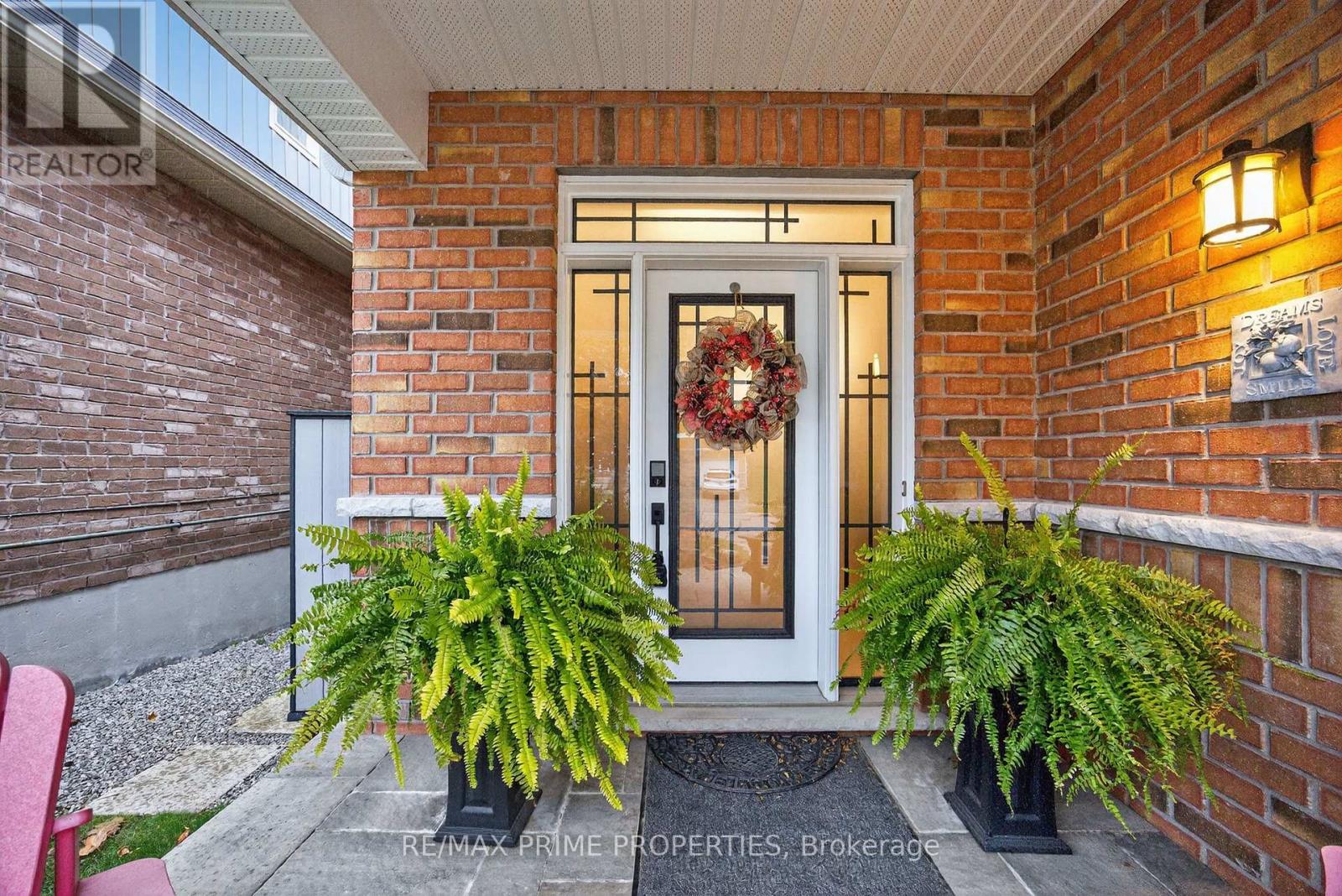 16 Don Rose Boulevard, East Gwillimbury, Ontario  L0G 1M0 - Photo 2 - N12528210