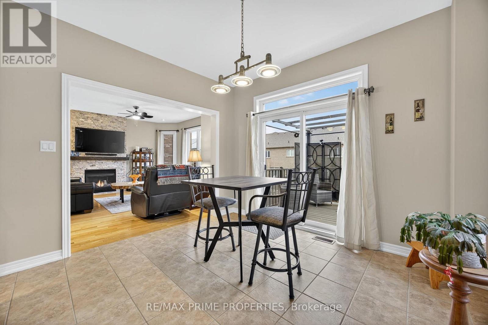 16 Don Rose Boulevard, East Gwillimbury, Ontario  L0G 1M0 - Photo 5 - N12528210