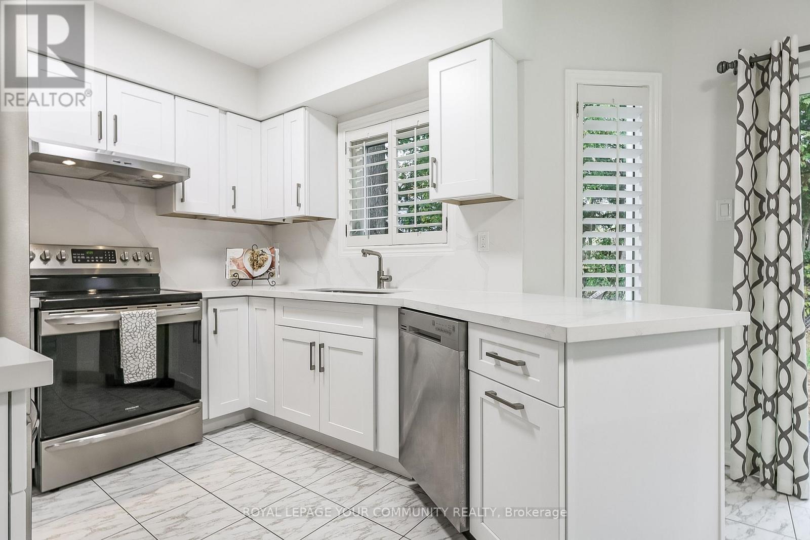 30 Crimson Court, Richmond Hill, Ontario  L4C 0J5 - Photo 15 - N12528222