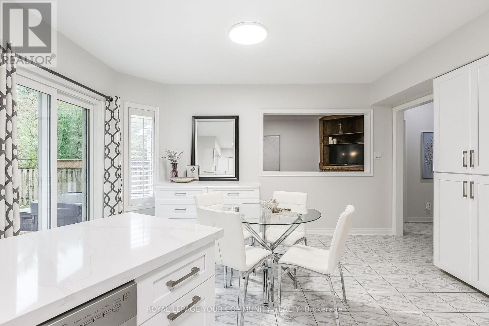 30 Crimson Court, Richmond Hill, Ontario  L4C 0J5 - Photo 16 - N12528222