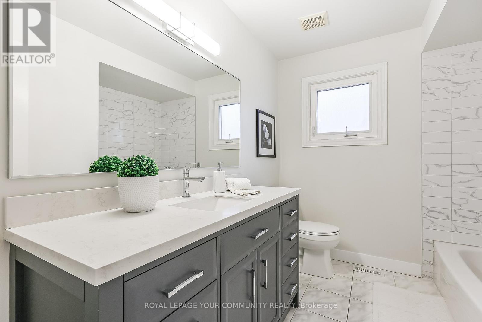 30 Crimson Court, Richmond Hill, Ontario  L4C 0J5 - Photo 27 - N12528222