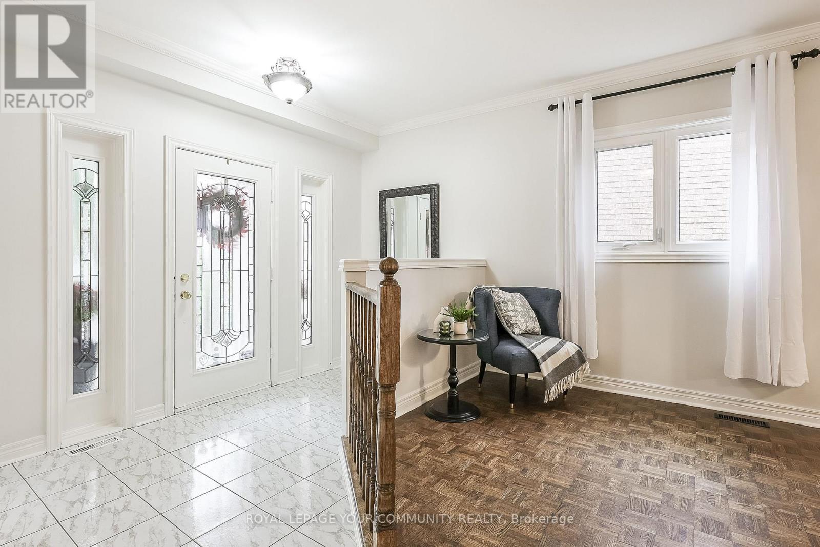 30 Crimson Court, Richmond Hill, Ontario  L4C 0J5 - Photo 4 - N12528222