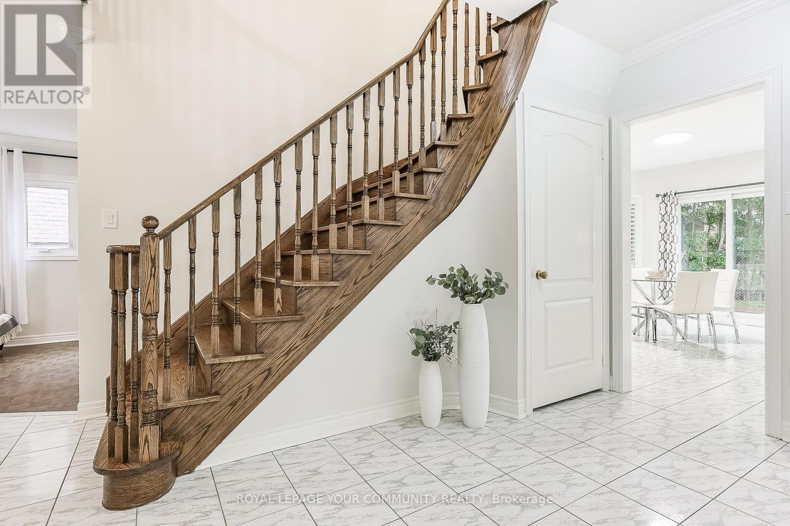 30 Crimson Court, Richmond Hill, Ontario  L4C 0J5 - Photo 9 - N12528222