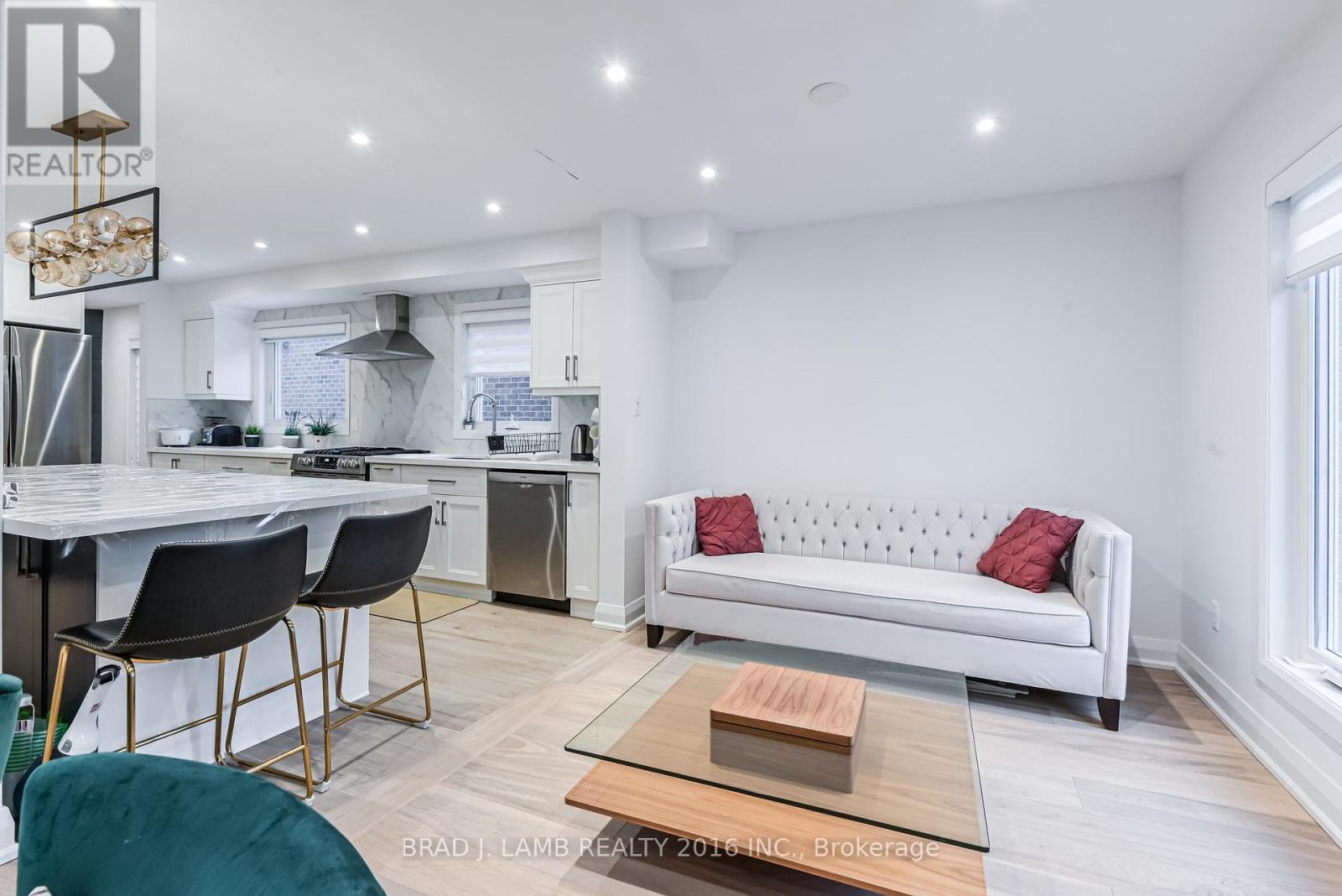 Bed 1 - 54 Campbell Avenue, Vaughan, Ontario  L4J 4Y7 - Photo 16 - N12528226