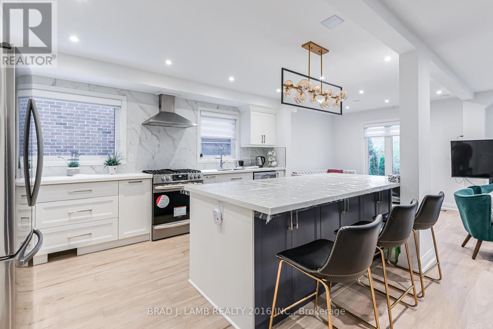 Bed 1 - 54 Campbell Avenue, Vaughan, Ontario  L4J 4Y7 - Photo 9 - N12528226