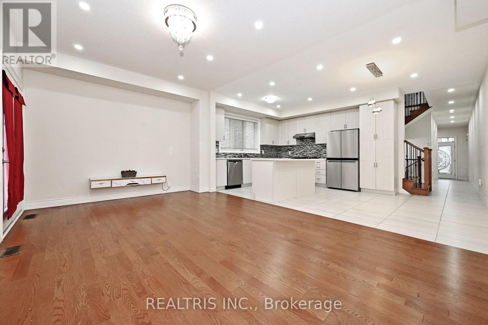 12 Ryler Way, Markham, Ontario  L3S 0E7 - Photo 4 - N12524306