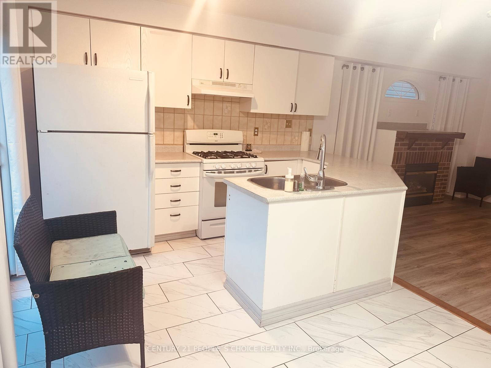 48 Yellow Brick Road, Brampton, Ontario  L6V 4L1 - Photo 5 - W12492958