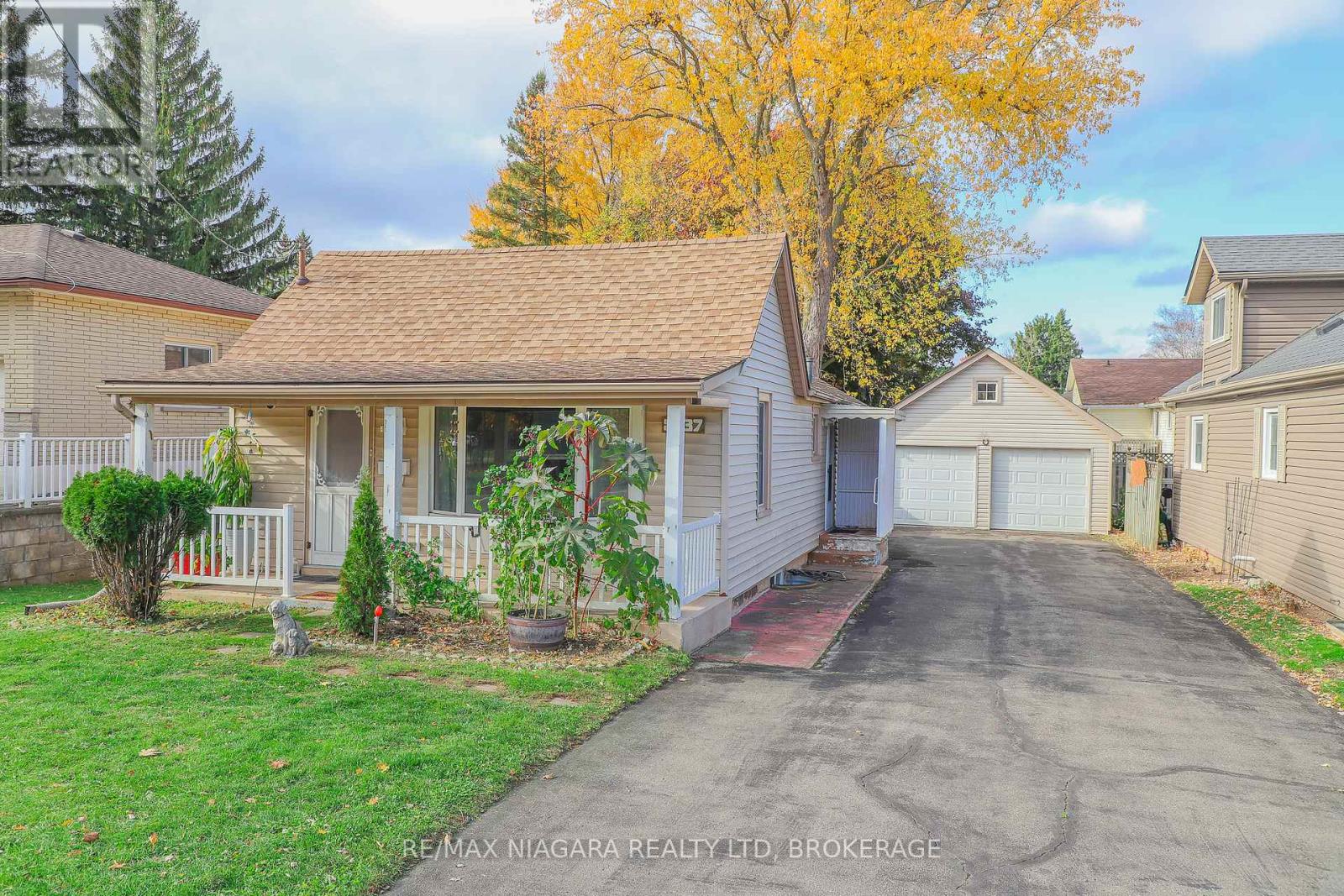 5537 Montrose Road, Niagara Falls, Ontario L2H 1K9 - Photo 1 - X12528294