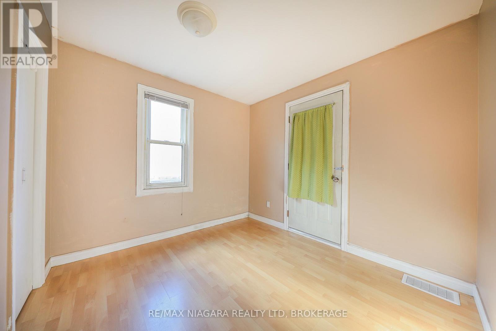 5537 Montrose Road, Niagara Falls, Ontario L2H 1K9 - Photo 10 - X12528294