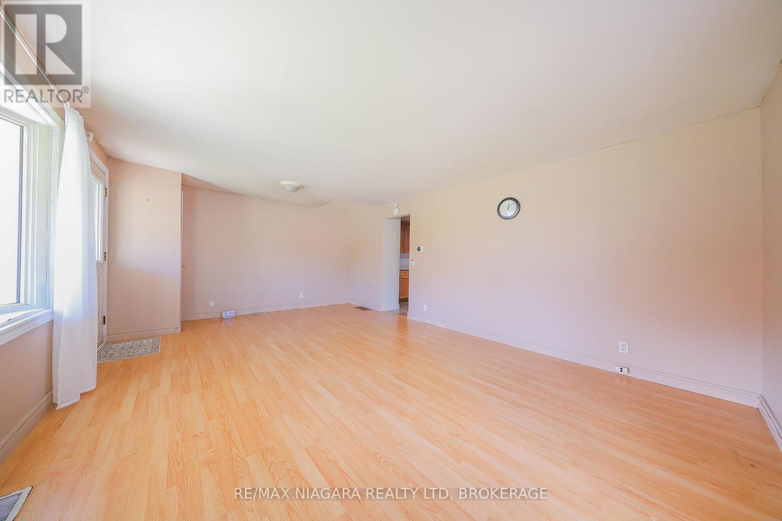 5537 Montrose Road, Niagara Falls, Ontario L2H 1K9 - Photo 7 - X12528294