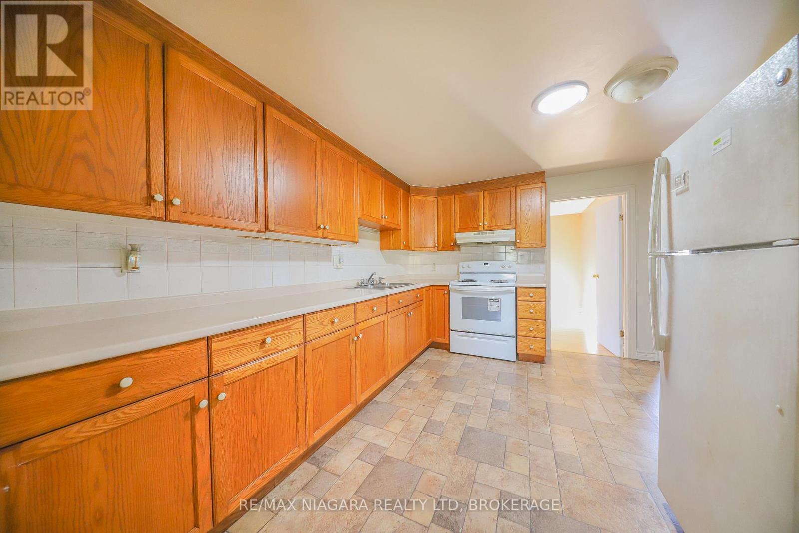 5537 Montrose Road, Niagara Falls, Ontario L2H 1K9 - Photo 8 - X12528294