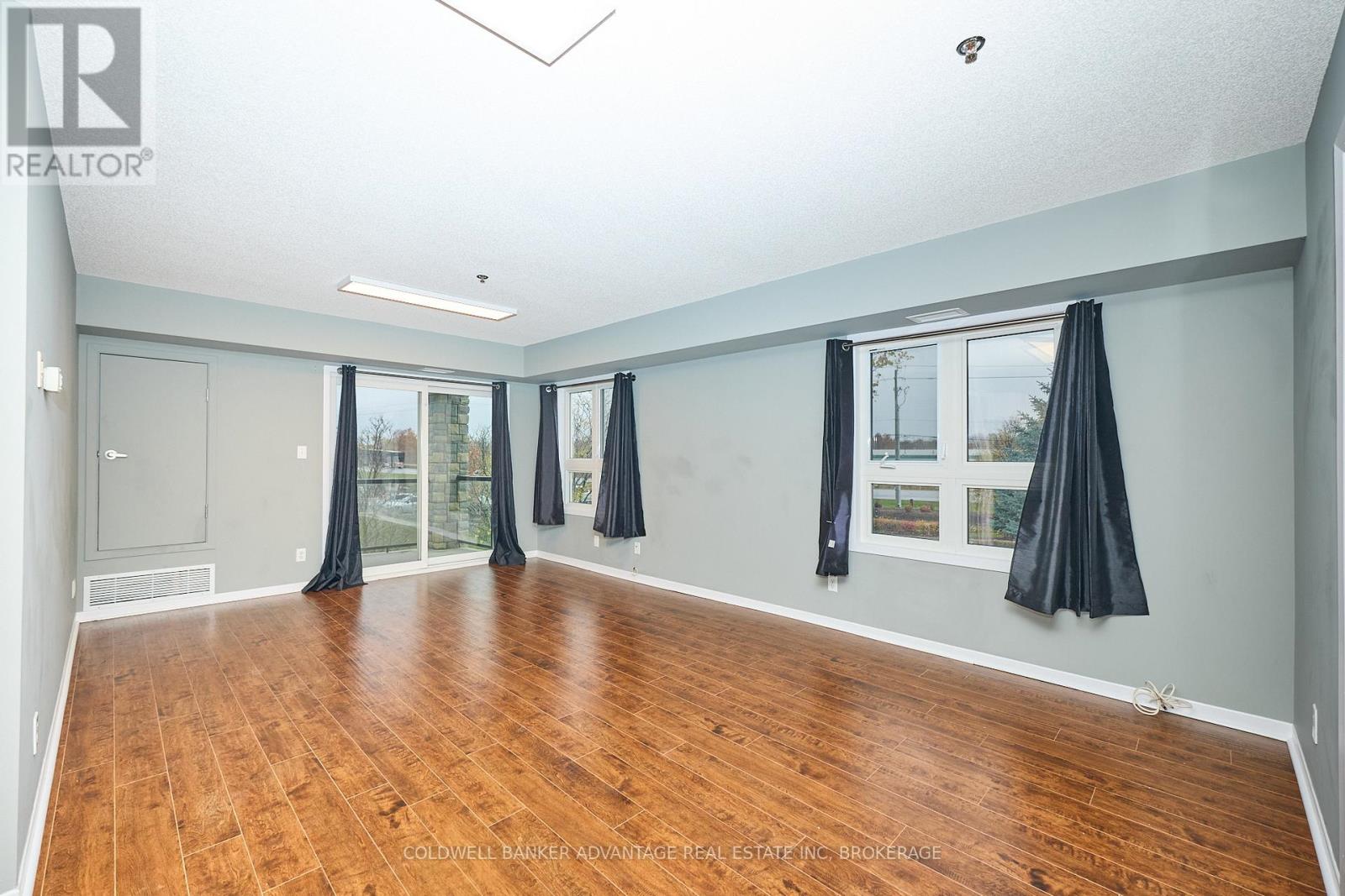 1204 - 330 Prince Charles Drive S, Welland, Ontario L3C 7B3 - Photo 8 - X12528420