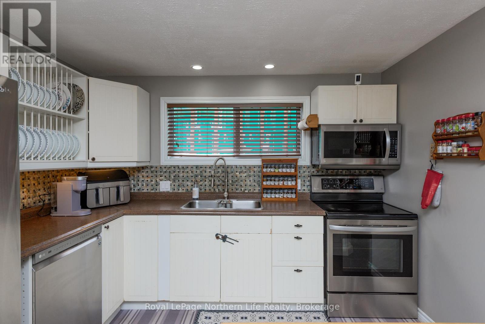 737 Wyld Street, North Bay, Ontario P1B 2A2 - Photo 10 - X12528504