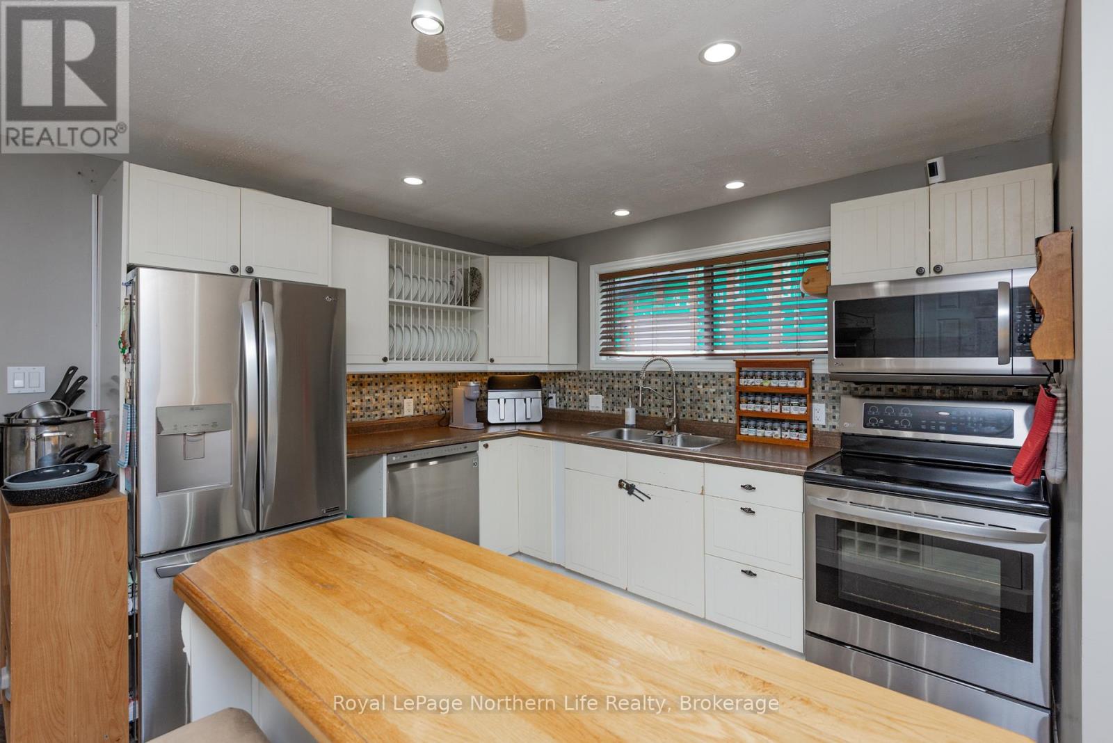 737 Wyld Street, North Bay, Ontario P1B 2A2 - Photo 9 - X12528504