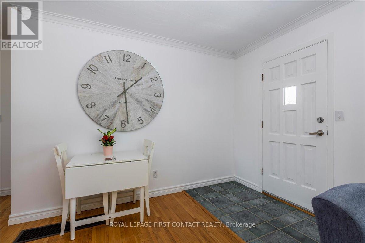 591 Oak Street, Collingwood, Ontario  L9Y 2Z2 - Photo 3 - S12528110