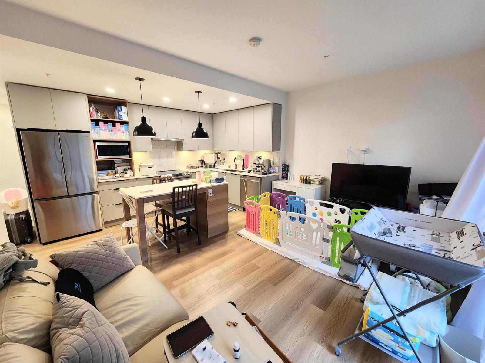 201 10778 138 Street, Surrey, British Columbia  V3T 0S5 - Photo 3 - R3065686