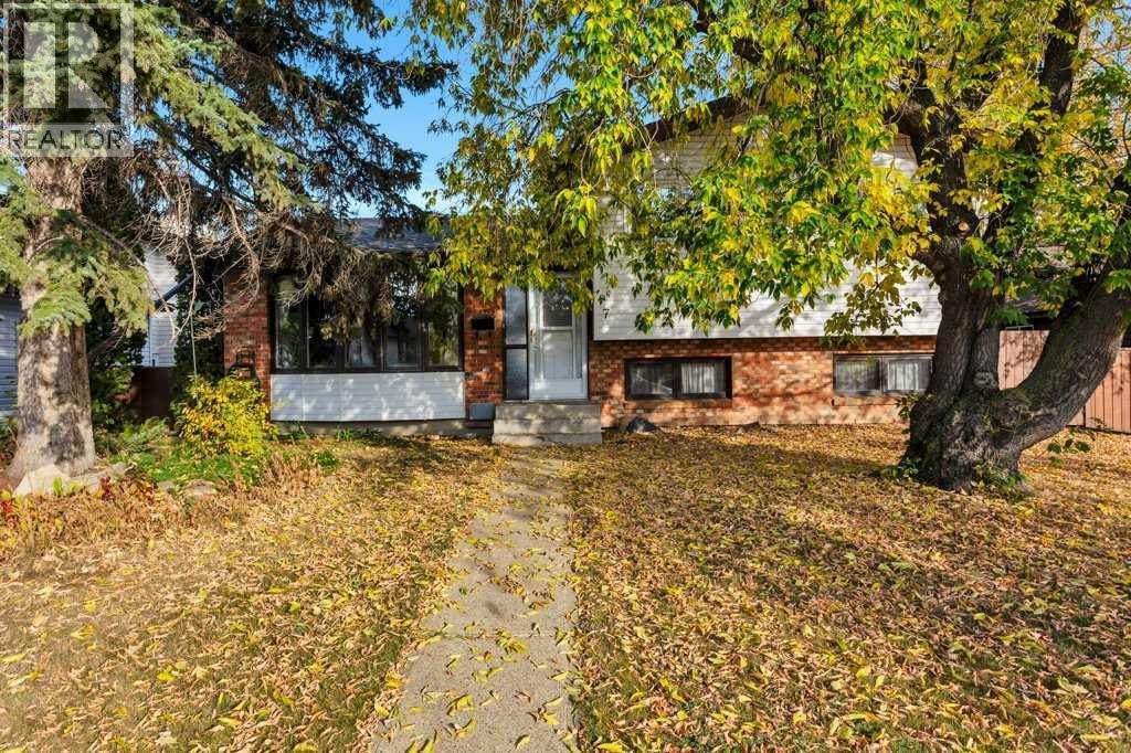 7 Nellis Avenue, Red Deer, Alberta  T4P 2C2 - Photo 1 - A2262464