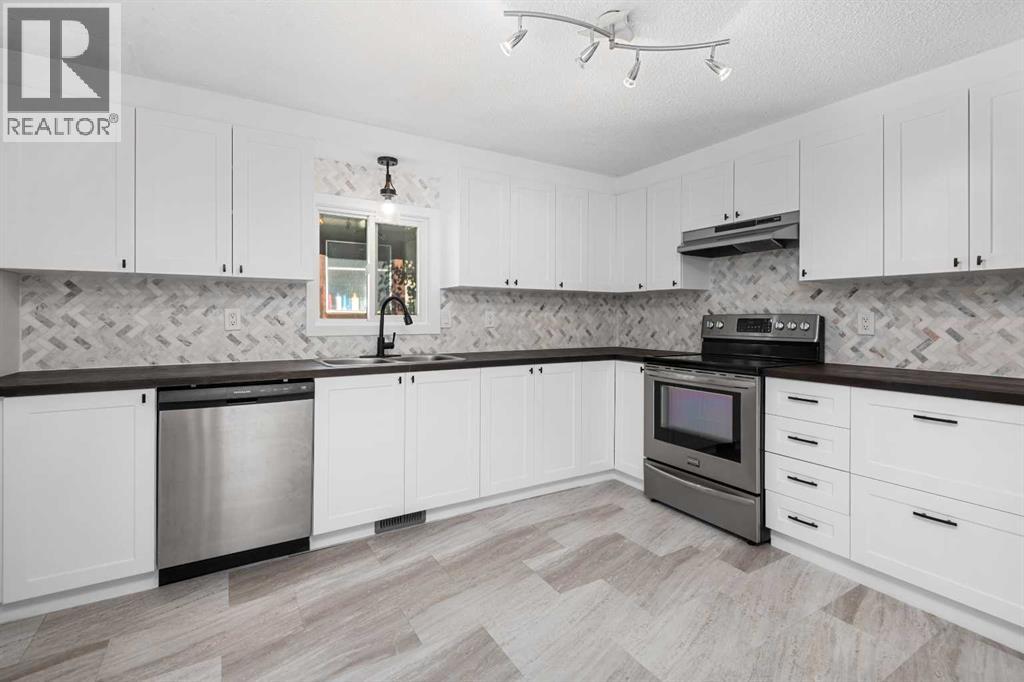 153 Big Hill Place Se, Airdrie, Alberta  T4A 1P9 - Photo 5 - A2260030