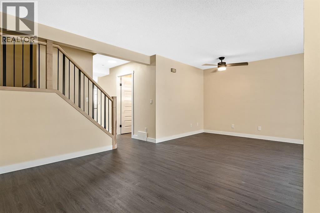 11 Maplewood Green, Strathmore, Alberta  T2K 1X3 - Photo 4 - A2268318