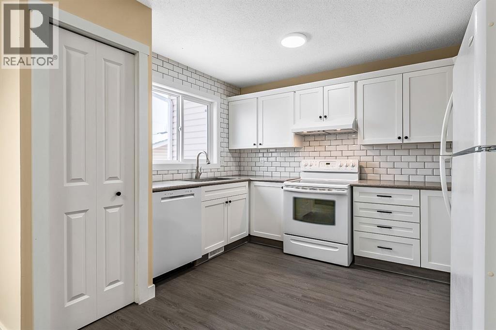 11 Maplewood Green, Strathmore, Alberta  T2K 1X3 - Photo 9 - A2268318