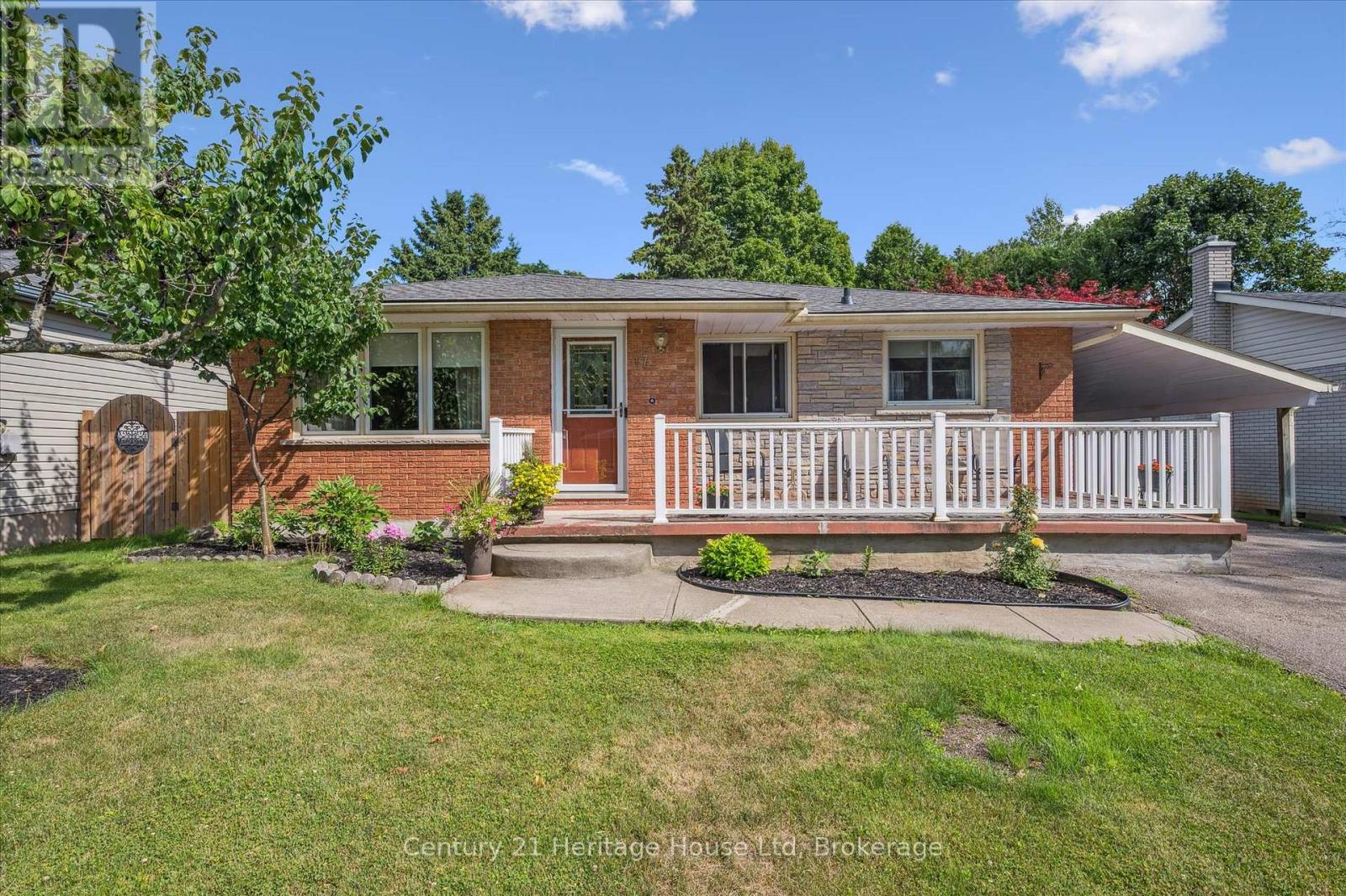 17 DALEBROOK PLACE, Guelph, Ontario