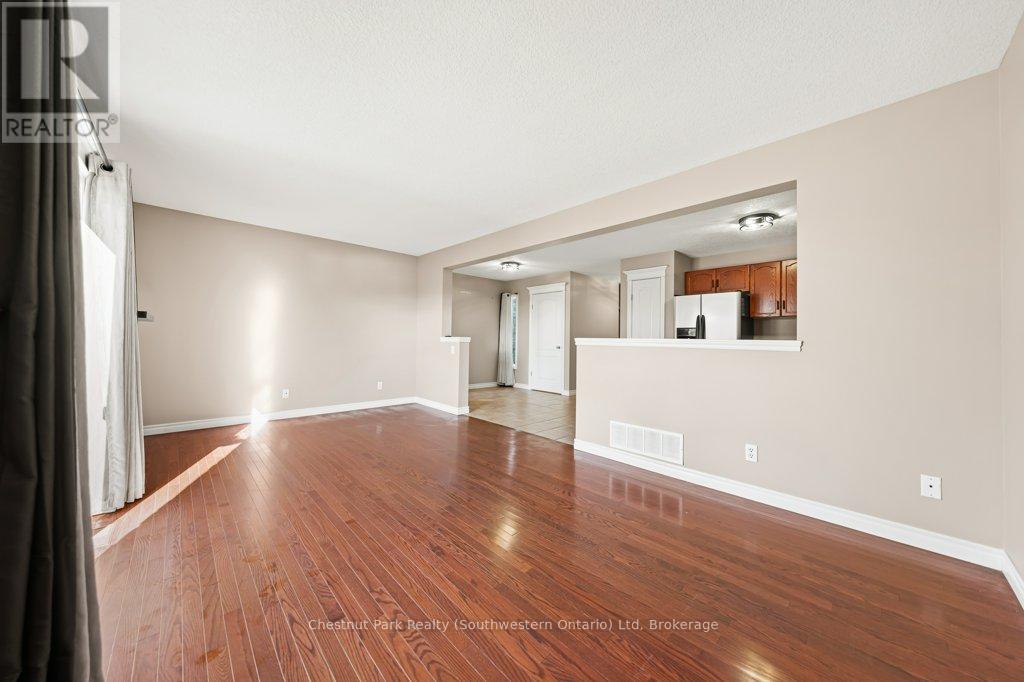 274 Severn Drive, Guelph, Ontario  N1E 0E8 - Photo 10 - X12528474