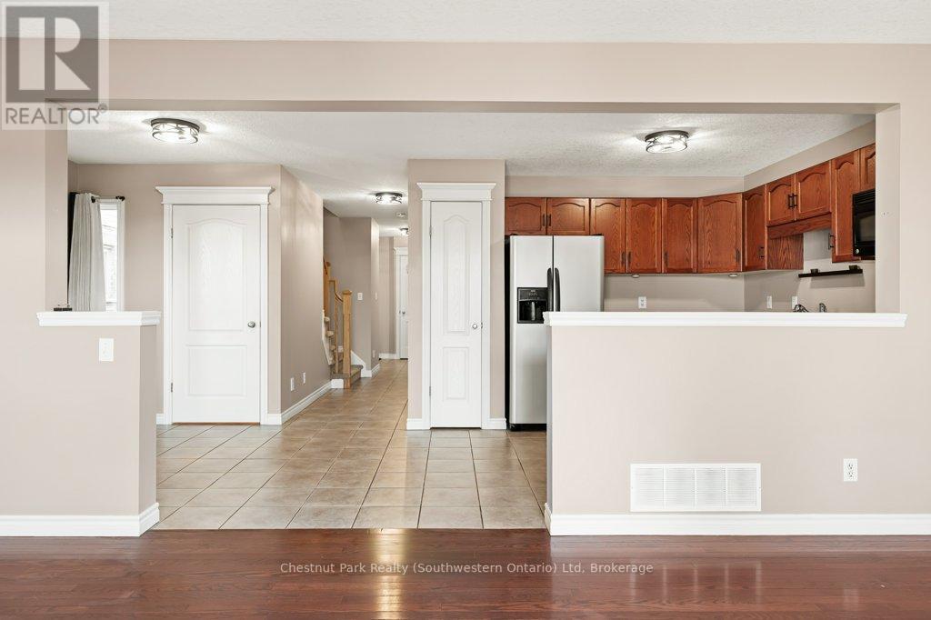 274 Severn Drive, Guelph, Ontario  N1E 0E8 - Photo 11 - X12528474