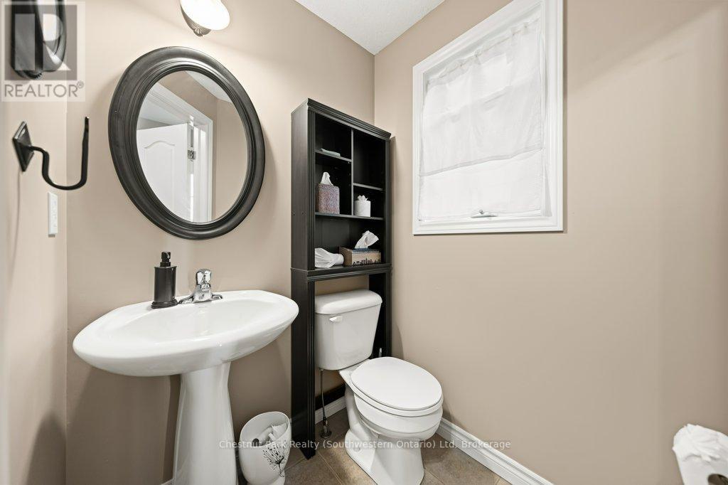 274 Severn Drive, Guelph, Ontario  N1E 0E8 - Photo 12 - X12528474