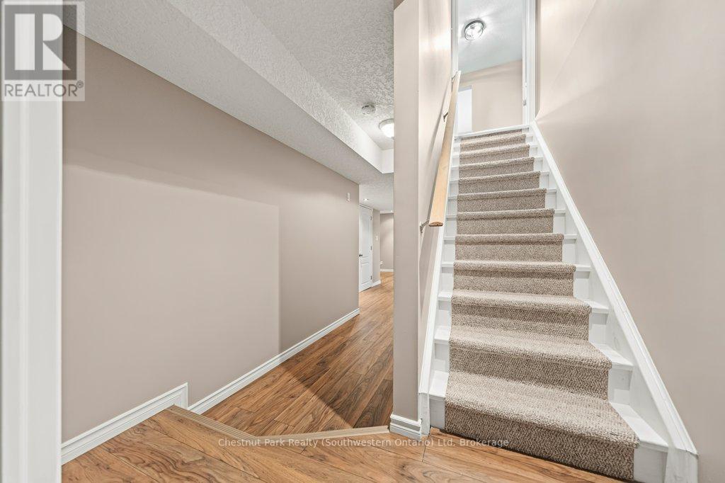 274 Severn Drive, Guelph, Ontario  N1E 0E8 - Photo 23 - X12528474