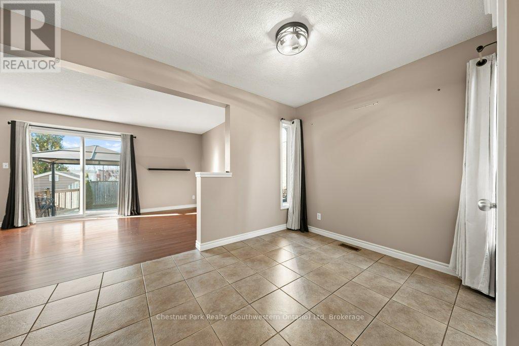 274 Severn Drive, Guelph, Ontario  N1E 0E8 - Photo 5 - X12528474