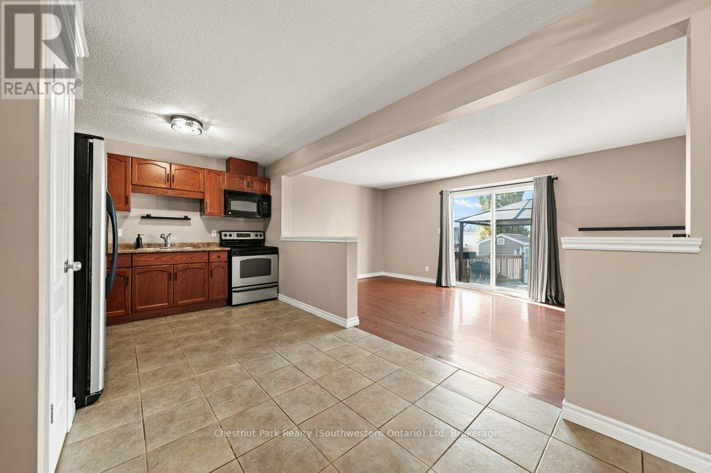 274 Severn Drive, Guelph, Ontario  N1E 0E8 - Photo 6 - X12528474