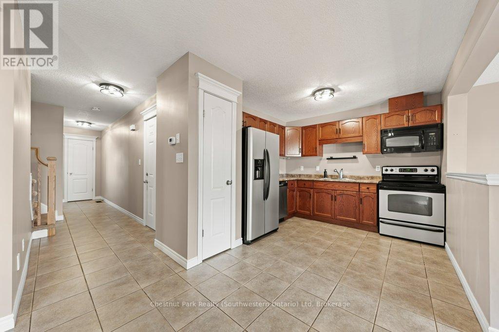 274 Severn Drive, Guelph, Ontario  N1E 0E8 - Photo 7 - X12528474