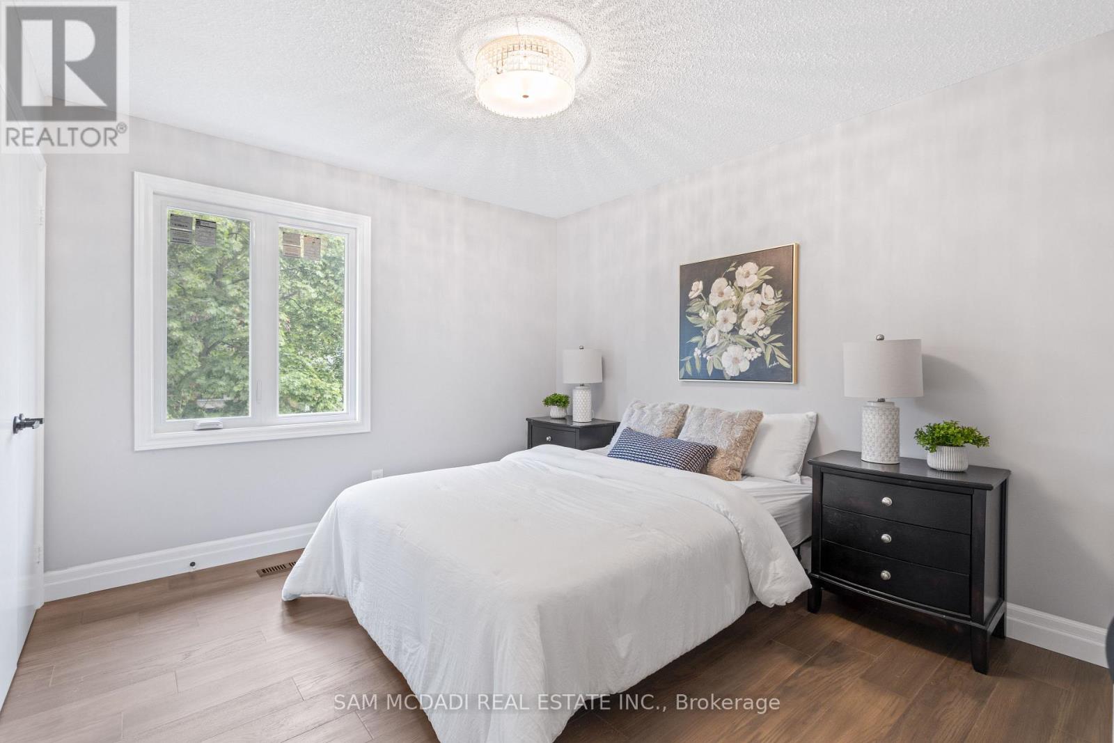 2535 Robin Drive, Mississauga, Ontario  L5K 2G2 - Photo 23 - W12528088