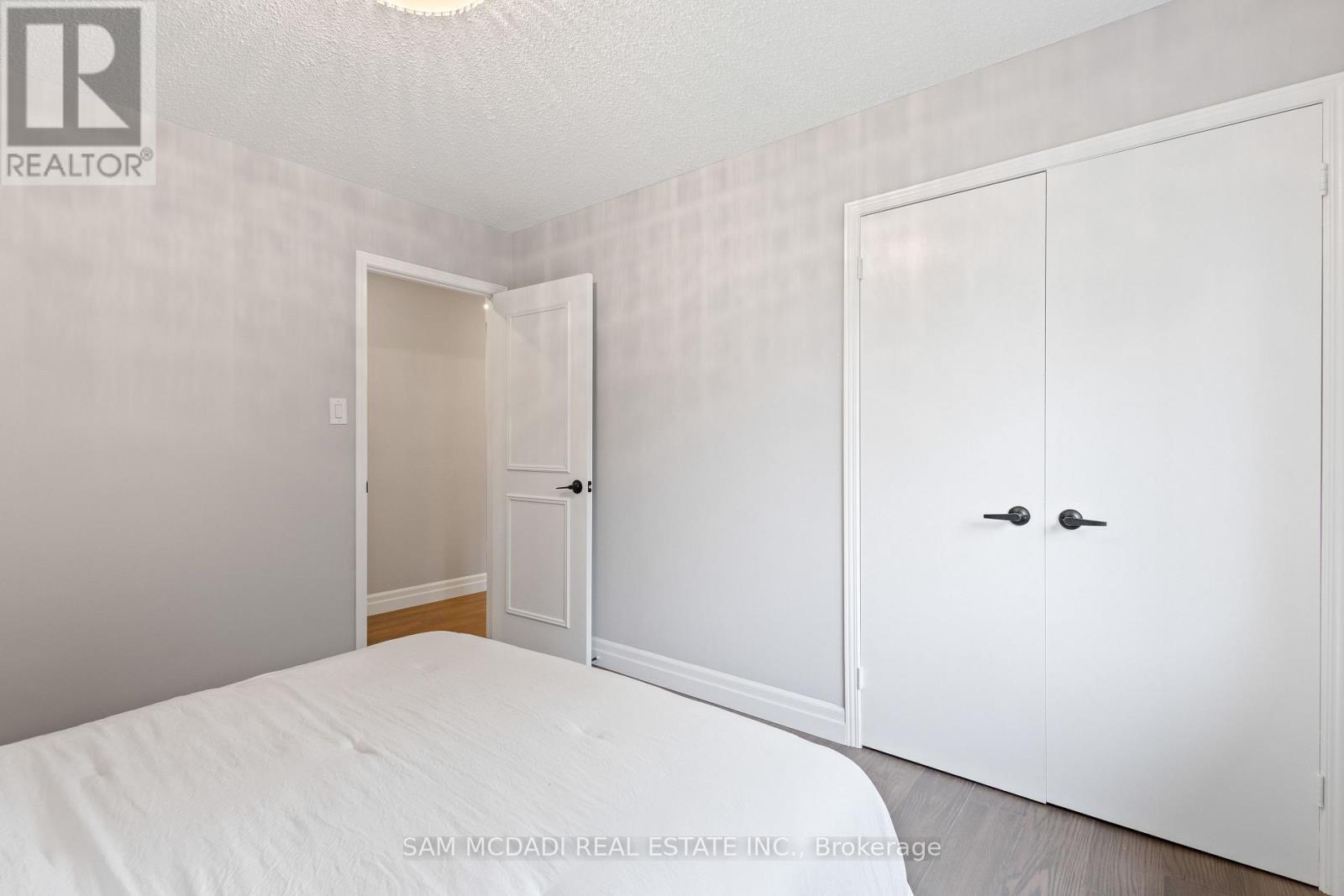 2535 Robin Drive, Mississauga, Ontario  L5K 2G2 - Photo 24 - W12528088