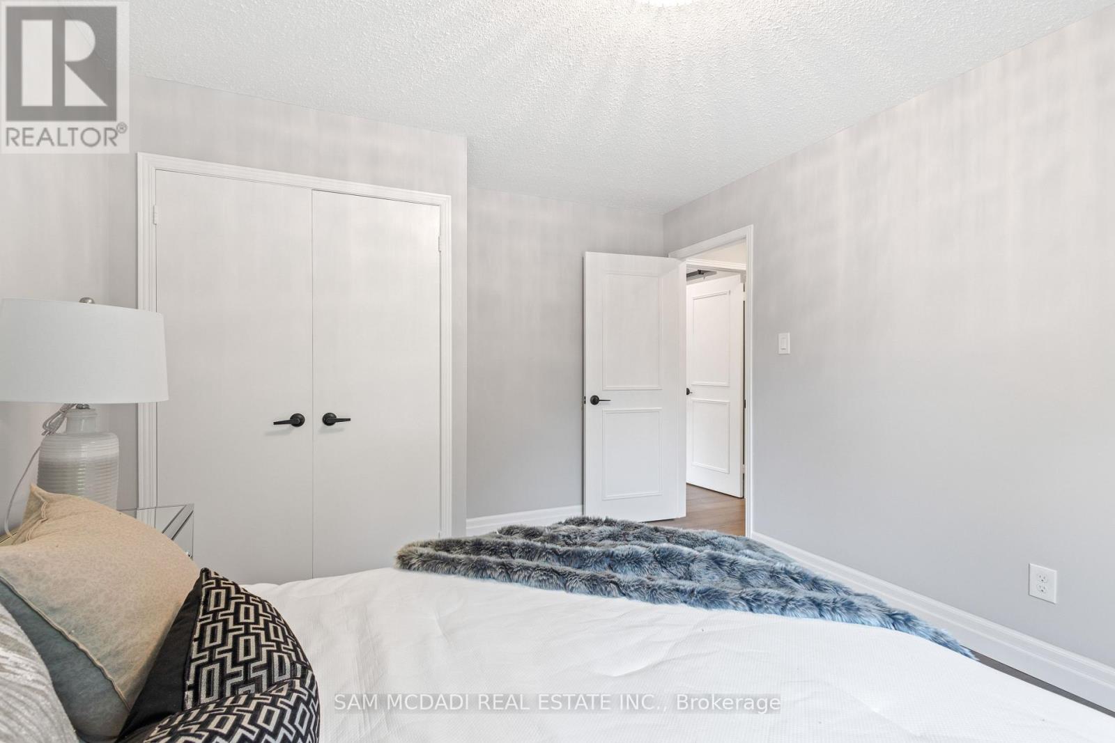 2535 Robin Drive, Mississauga, Ontario  L5K 2G2 - Photo 26 - W12528088