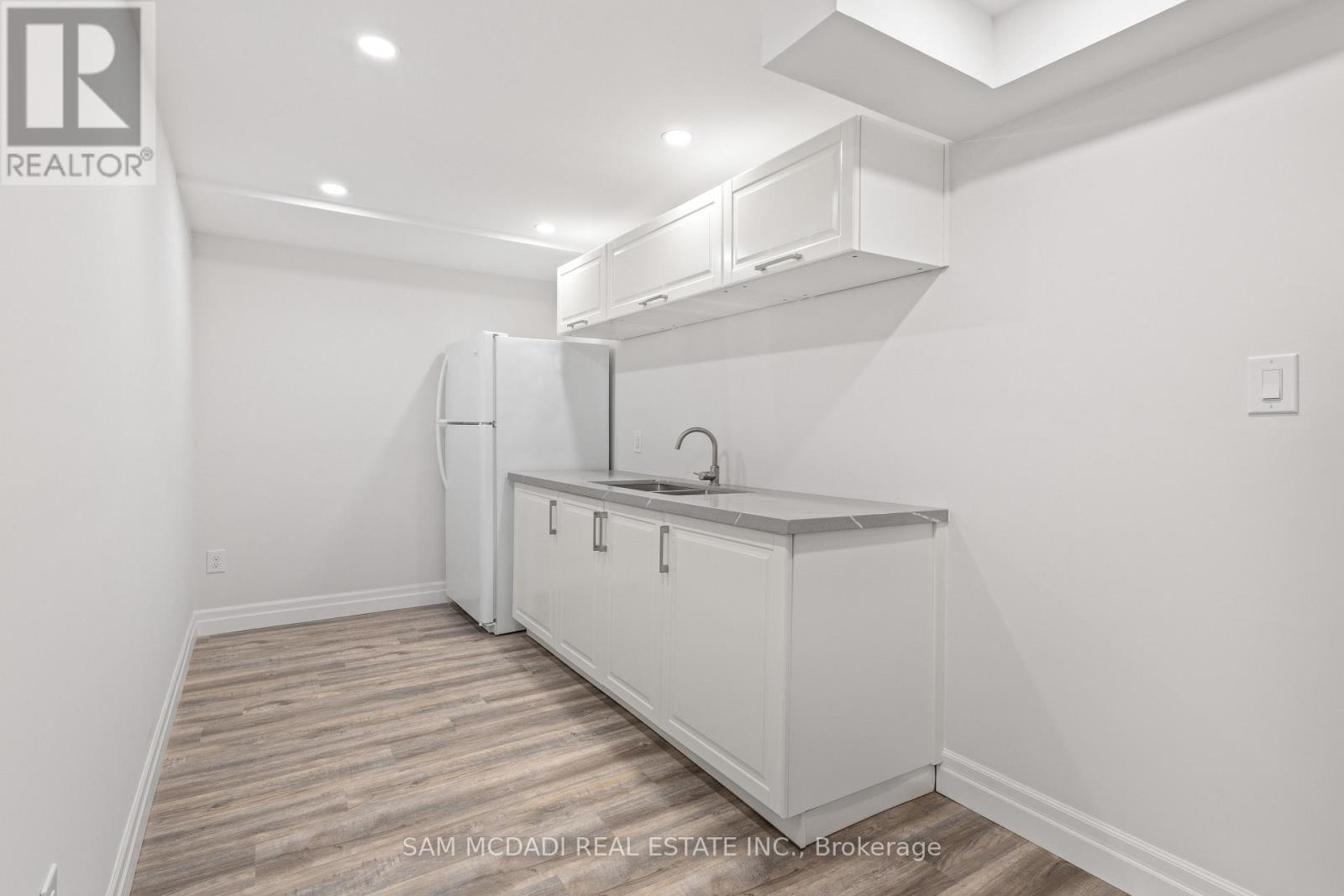 2535 Robin Drive, Mississauga, Ontario  L5K 2G2 - Photo 37 - W12528088