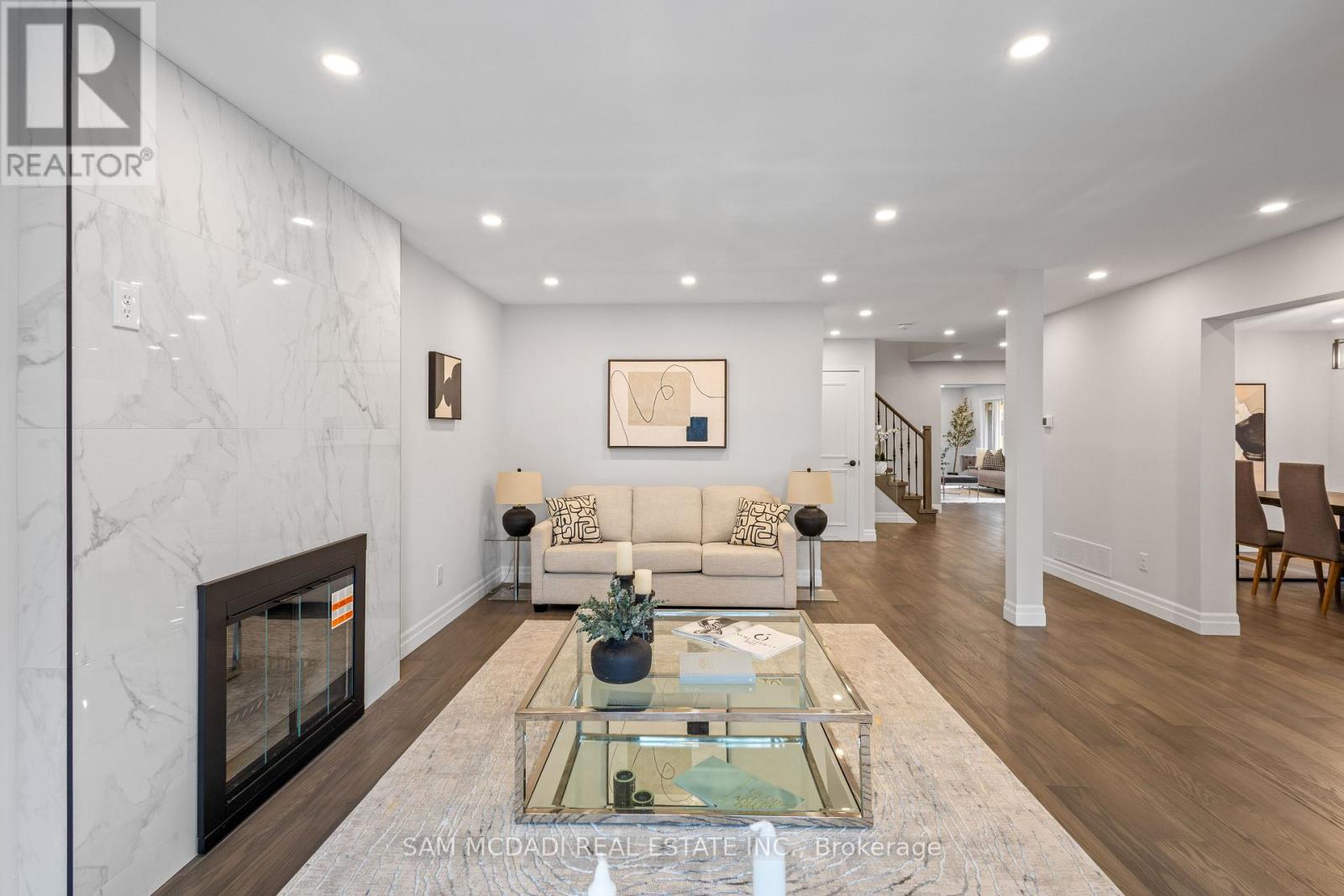 2535 Robin Drive, Mississauga, Ontario  L5K 2G2 - Photo 5 - W12528088