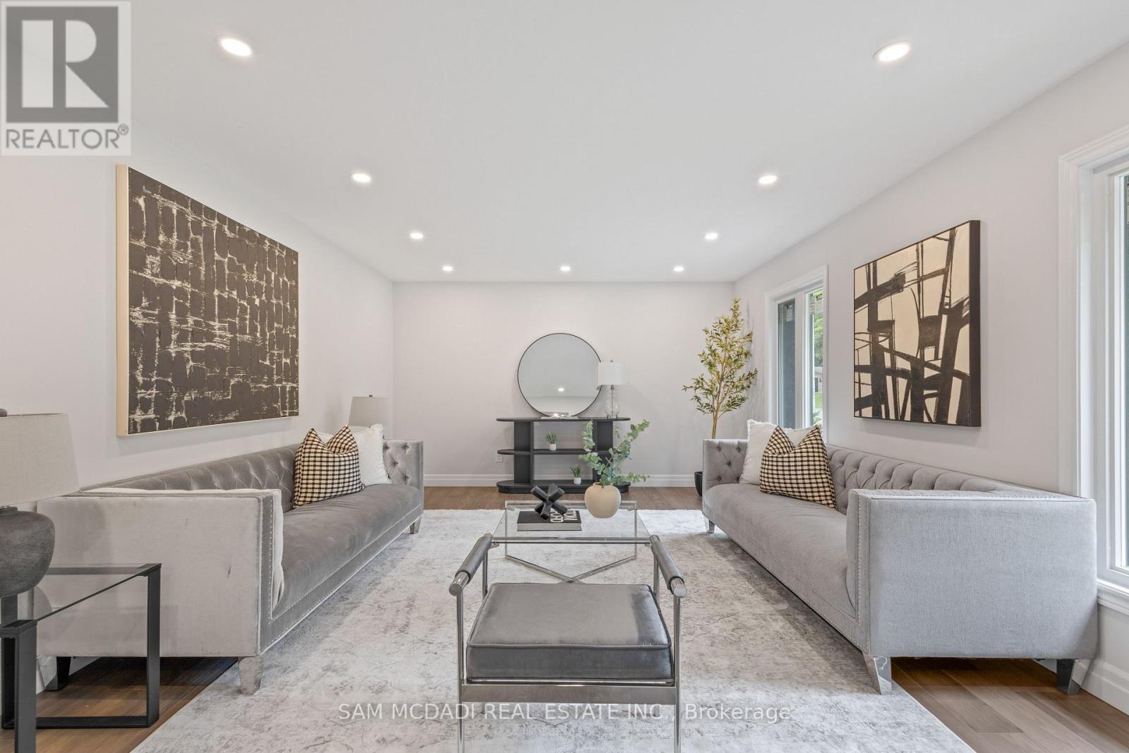 2535 Robin Drive, Mississauga, Ontario  L5K 2G2 - Photo 9 - W12528088