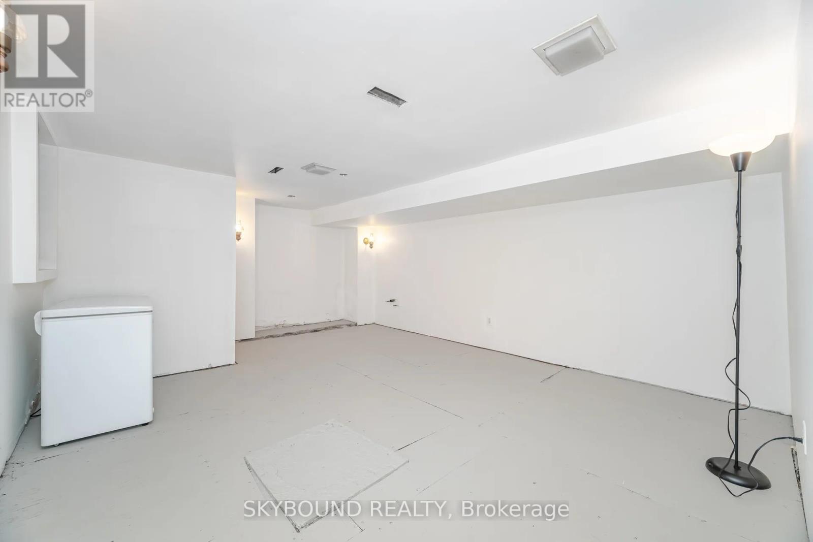 52 Ford Street, Toronto, Ontario  M6N 3A1 - Photo 34 - W12528138