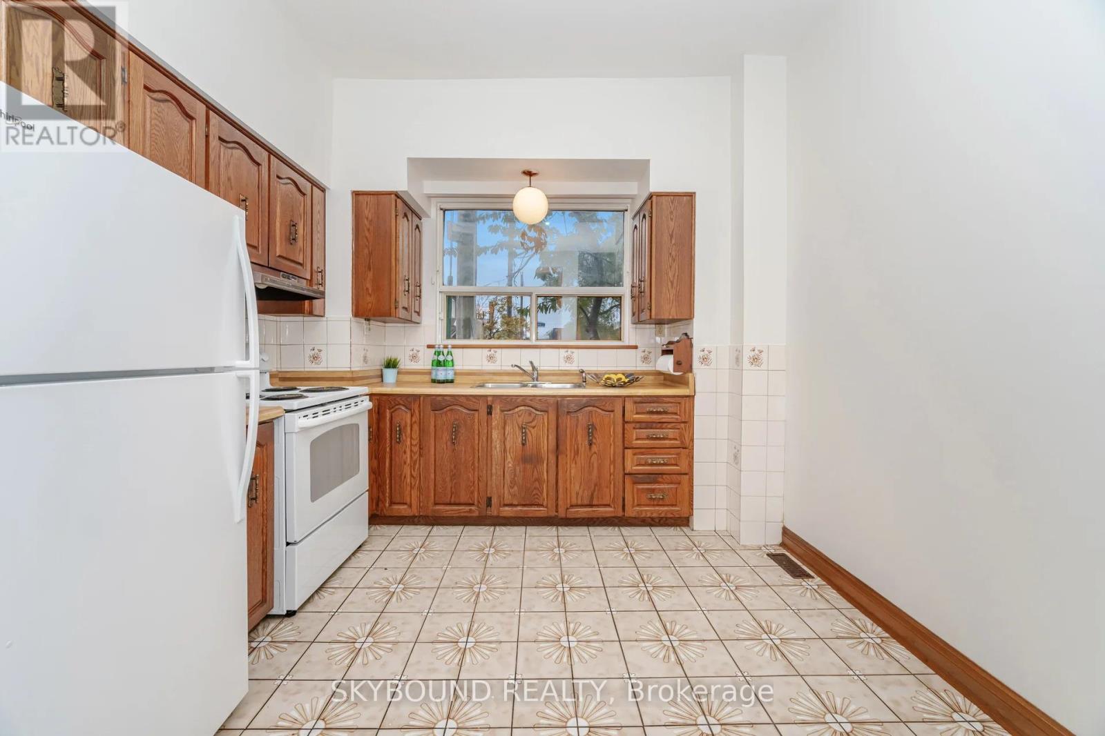 52 Ford Street, Toronto, Ontario  M6N 3A1 - Photo 8 - W12528138